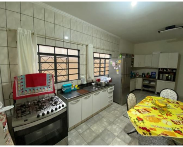 Foto de Casa com 246 m2 - Cj. Hab. Cinquentenário - Tupã - SP