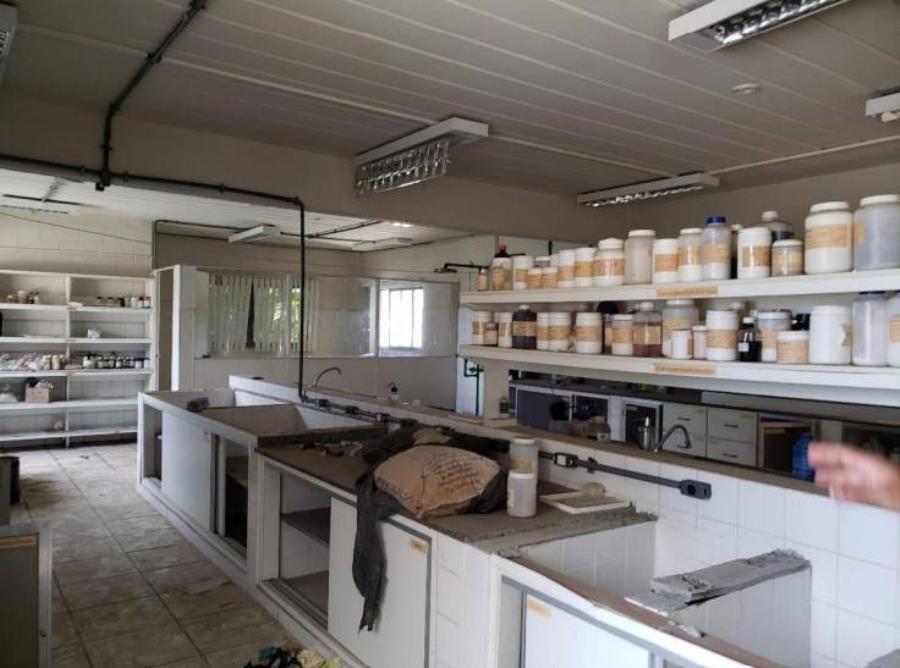 Lote 15 - Lagomar - Macaé - RJ - Prédio Comercial e Vagas Imóveis Comerciais - Banco Santander - E203, localizado em Macaé - RJ