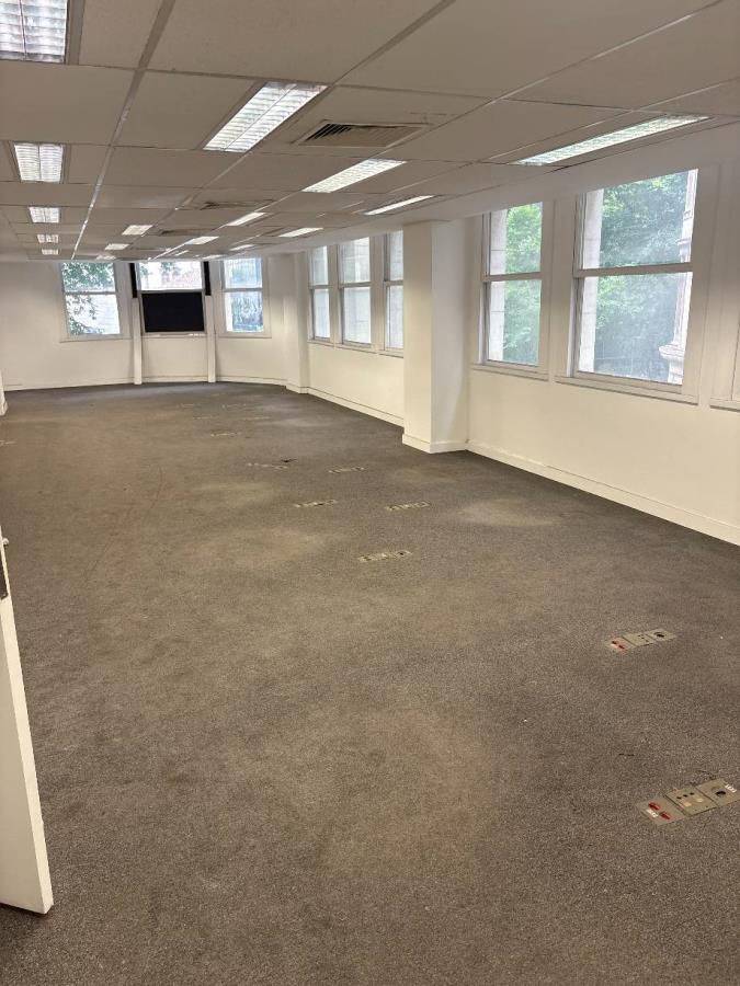 Lote 30 - Rio de Janeiro - RJ - Centro - Prédio Comercial Imóveis Comerciais - Banco Santander - E408, localizado em Rio De Janeiro - RJ, bairro Centro