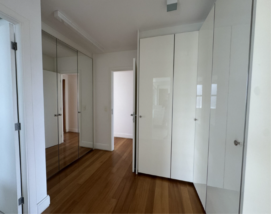 Apto. 281 - Cobertura Duplex - com 433 m2 - Santo Amaro - São Paulo - SP Apto de Cobertura - Duplex - com 433 m2 - E253, localizado em São Paulo - SP
